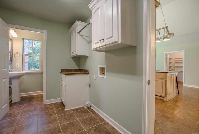 1610 Vanderbuilt Circle, Benton, AR 72015