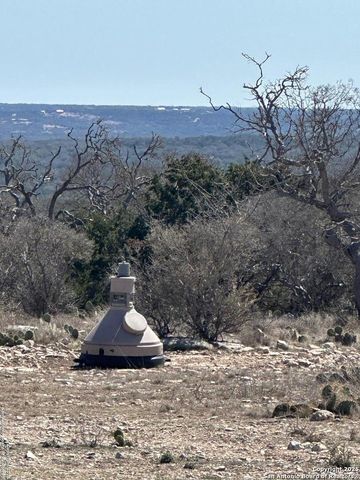 2724 Sd 24910, Rocksprings, TX 78880