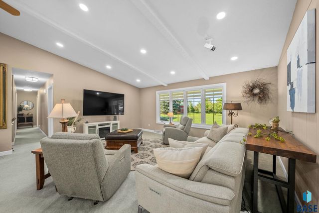 48156 268th St Street, Brandon, SD 57005