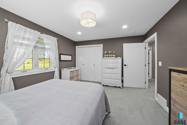 48156 268th St Street, Brandon, SD 57005