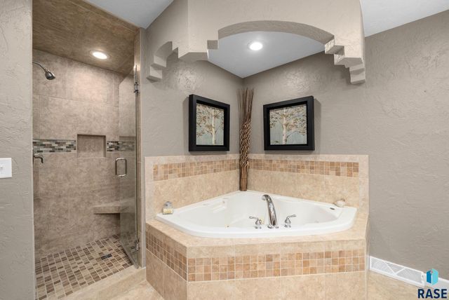 48156 268th St Street, Brandon, SD 57005