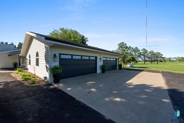 48156 268th St Street, Brandon, SD 57005