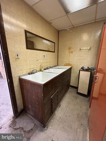 3521 F ST, Philadelphia, PA 19134