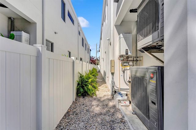 812 SE 12th Street 812, Fort Lauderdale, FL 33316