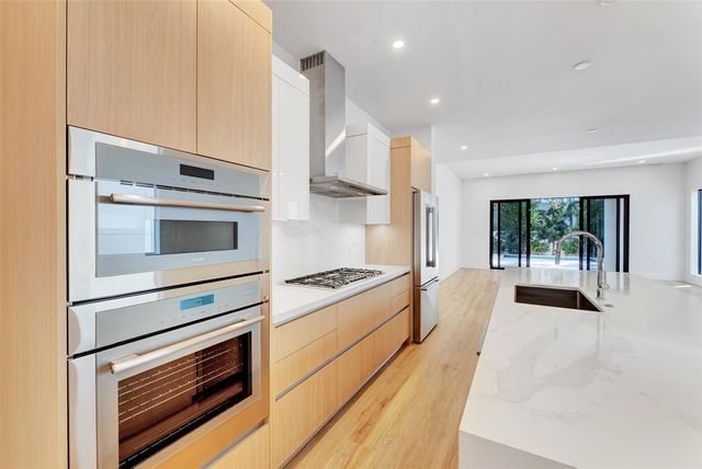 812 SE 12th Street 812, Fort Lauderdale, FL 33316