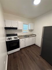 513 Chestnut Street, Brooklyn, NY 11208
