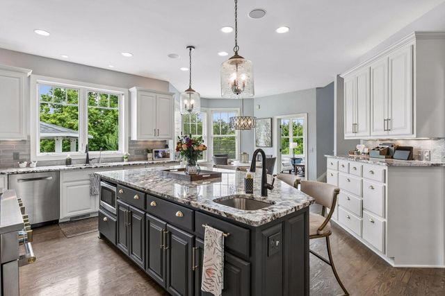 21670 Monterey Avenue, Lakeville, MN 55044