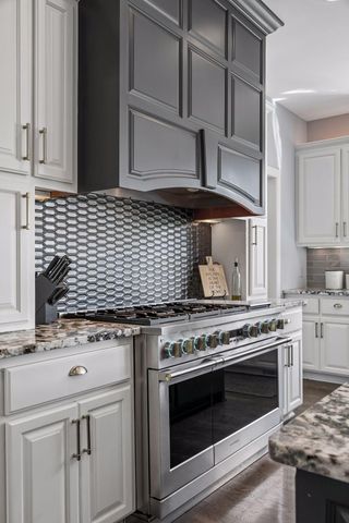 21670 Monterey Avenue, Lakeville, MN 55044