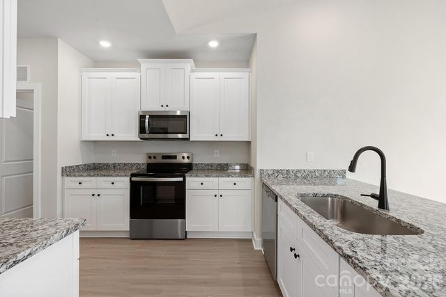6623 Fairford Drive, Charlotte, NC 28215