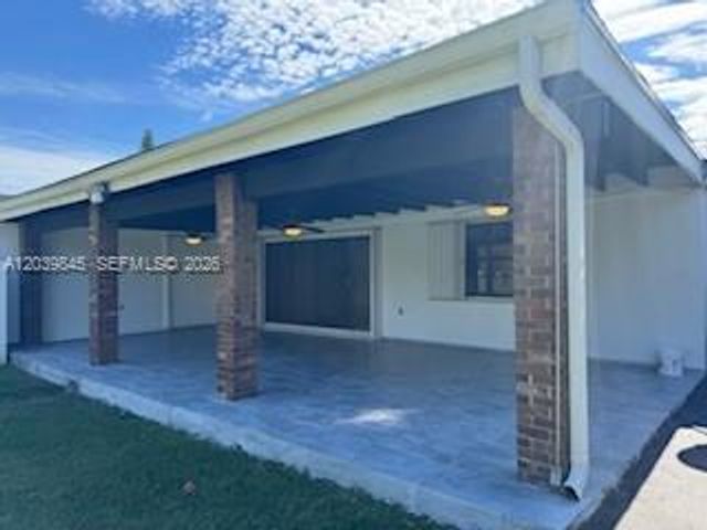 7495 S Waterway Dr 1, Miami, FL 33155
