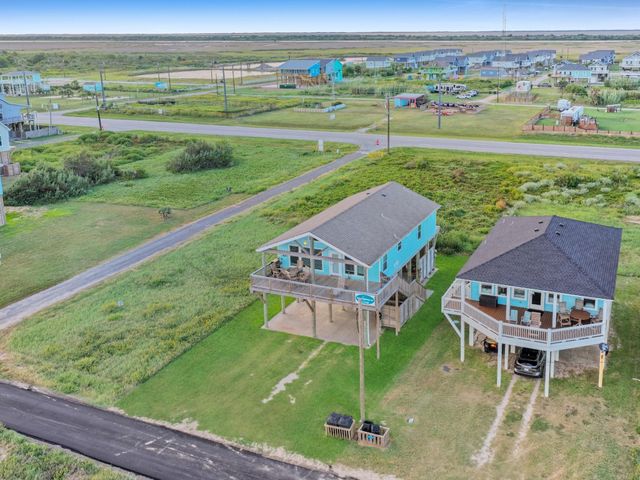 1387 Keith Avenue, Gilchrist, TX 77617