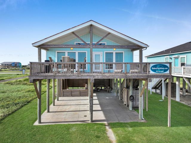1387 Keith Avenue, Gilchrist, TX 77617