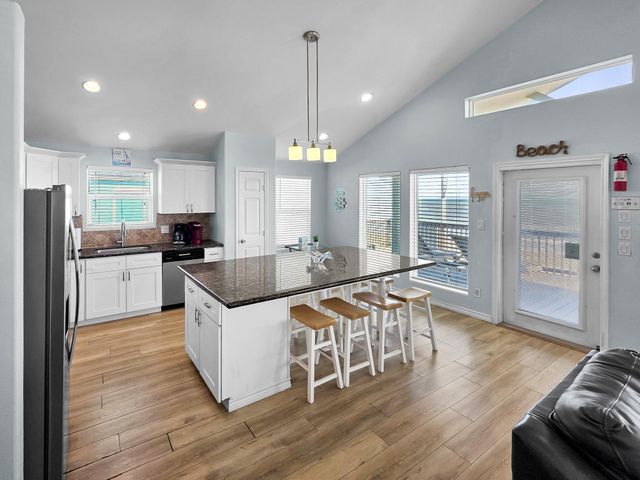 1387 Keith Avenue, Gilchrist, TX 77617