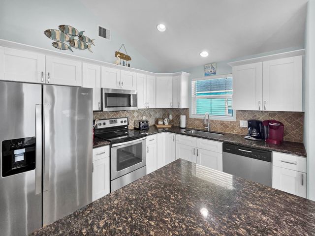 1387 Keith Avenue, Gilchrist, TX 77617