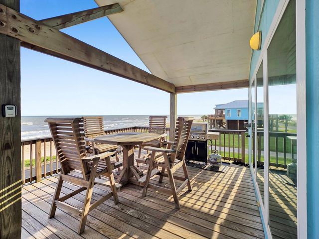1387 Keith Avenue, Gilchrist, TX 77617