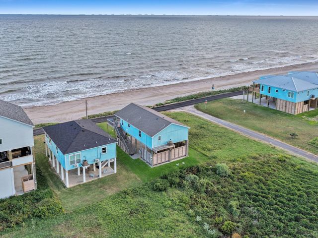 1387 Keith Avenue, Gilchrist, TX 77617