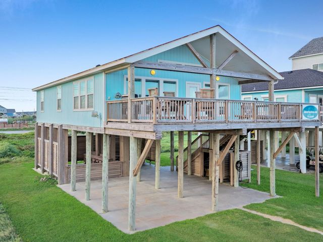 1387 Keith Avenue, Gilchrist, TX 77617