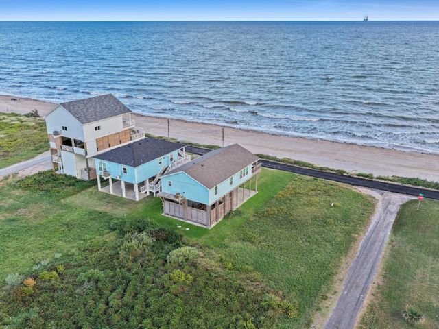 1387 Keith Avenue, Gilchrist, TX 77617