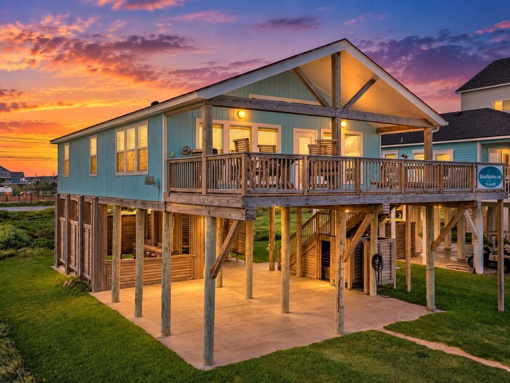 1387 Keith Avenue, Gilchrist, TX 77617
