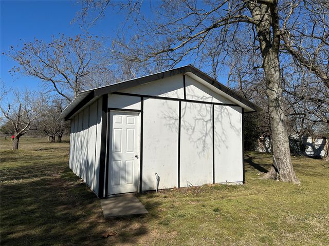2513 Loy Lake Road, Denison, TX 75020