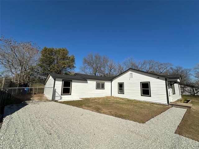 2513 Loy Lake Road, Denison, TX 75020
