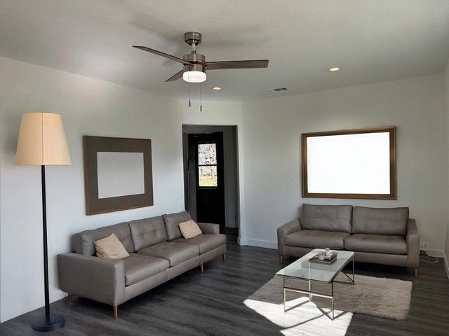 2513 Loy Lake Road, Denison, TX 75020