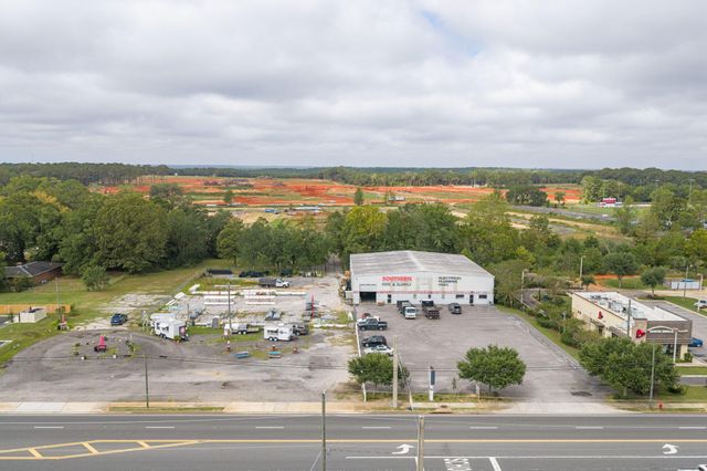 1212 N Ferdon Boulevard, Crestview, FL 32536