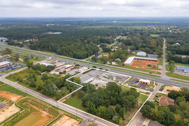 1212 N Ferdon Boulevard, Crestview, FL 32536