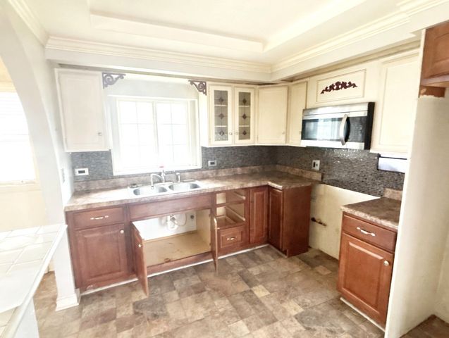 17W452 BUTTERFIELD Road, Villa Park, IL 60181