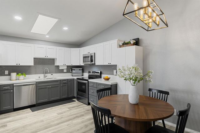 2407 Teaberry Glen, Escondido, CA 92027