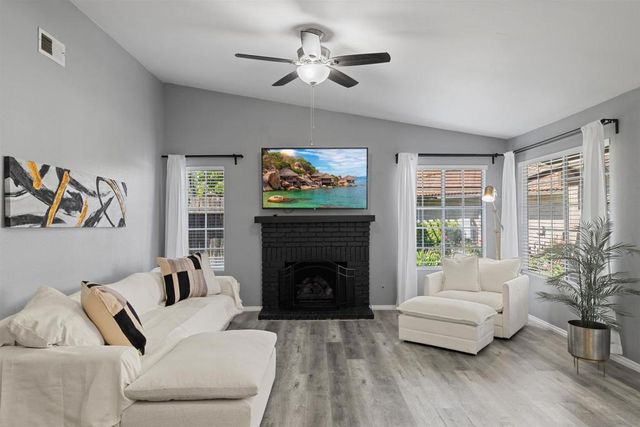 2407 Teaberry Glen, Escondido, CA 92027