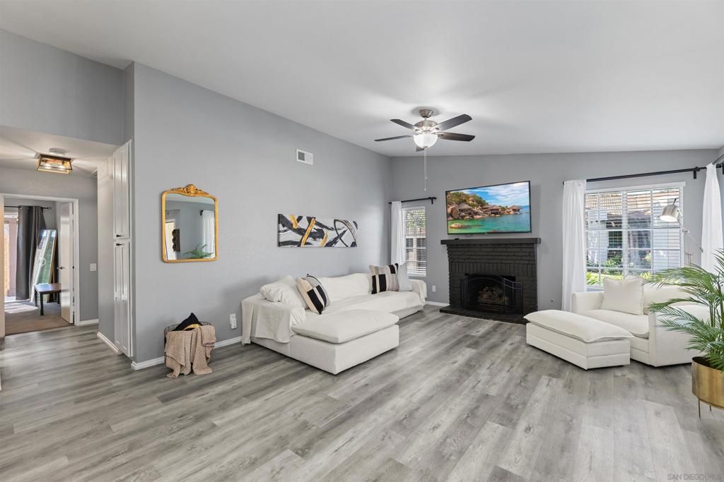 Image 11 of property listing at 2407 Teaberry Glen, Escondido, CA 92027