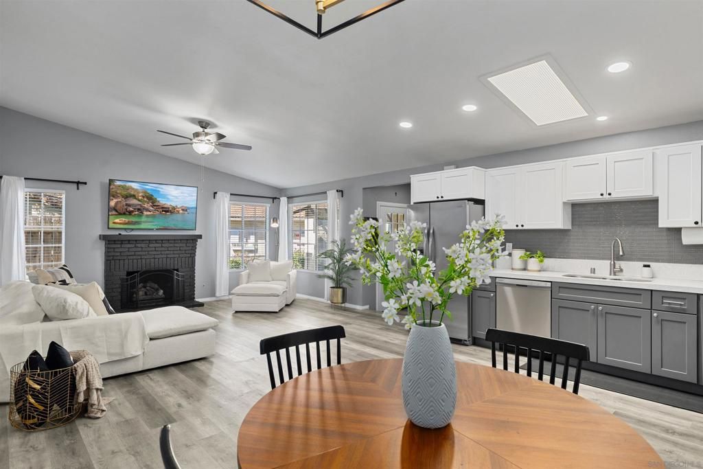 Image 15 of property listing at 2407 Teaberry Glen, Escondido, CA 92027