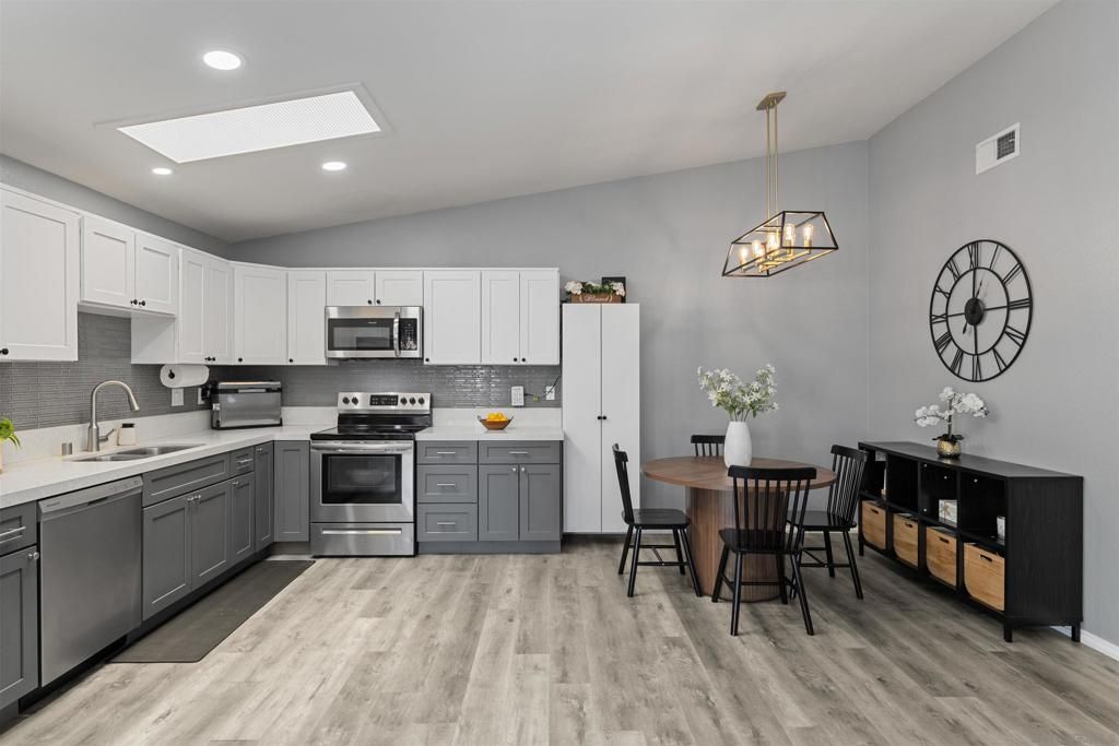 Image 16 of property listing at 2407 Teaberry Glen, Escondido, CA 92027