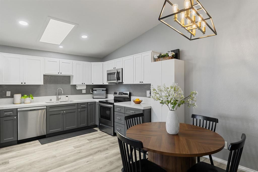 Image 18 of property listing at 2407 Teaberry Glen, Escondido, CA 92027