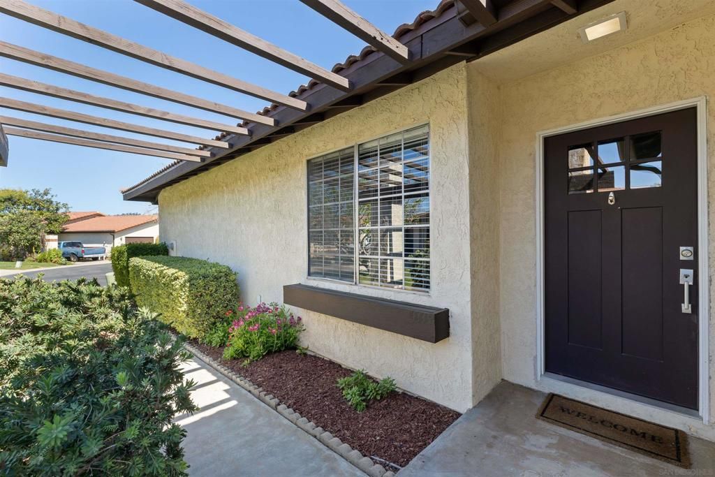 Image 5 of property listing at 2407 Teaberry Glen, Escondido, CA 92027