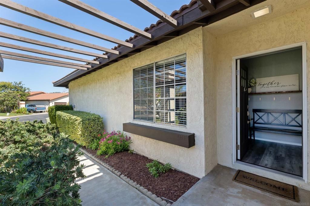 Image 6 of property listing at 2407 Teaberry Glen, Escondido, CA 92027