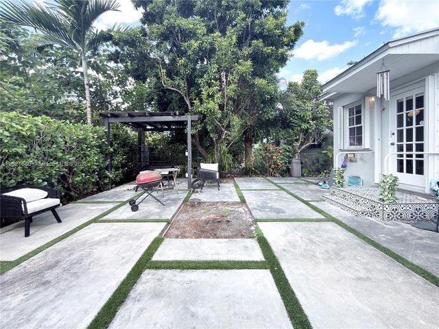 2750 SW 28th Ct 2750, Miami, FL 33133