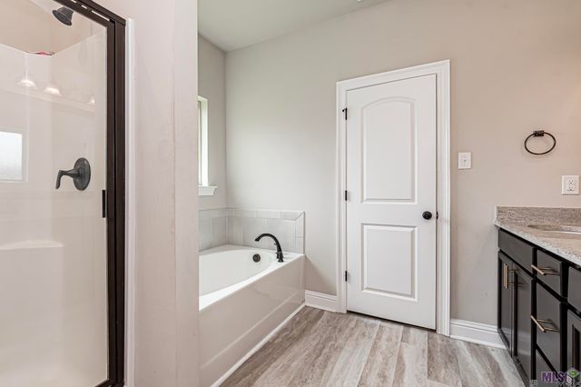 8923 Perry Park Dr, Denham Springs, LA 70726