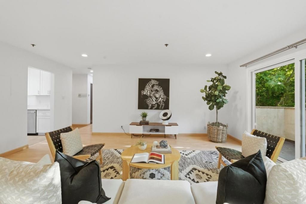 Image 3 of property listing at 405 91st Street 27, Daly City, CA 94015