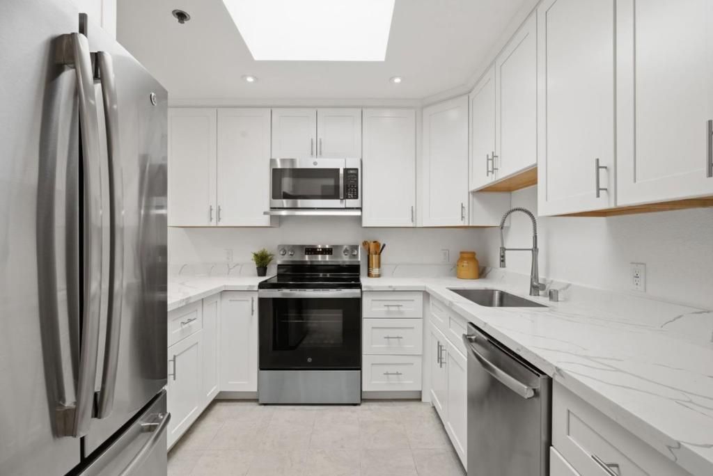 Image 8 of property listing at 405 91st Street 27, Daly City, CA 94015