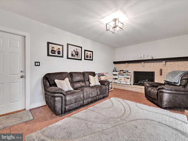 107 CRESTSIDE WAY, Malvern, PA 19355