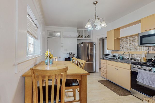 212 Sycamore Street NE, Albuquerque, NM 87106