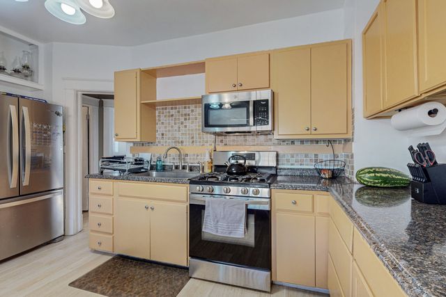 212 Sycamore Street NE, Albuquerque, NM 87106