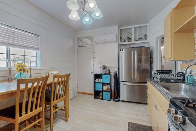 212 Sycamore Street NE, Albuquerque, NM 87106