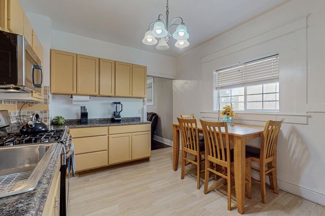 212 Sycamore Street NE, Albuquerque, NM 87106