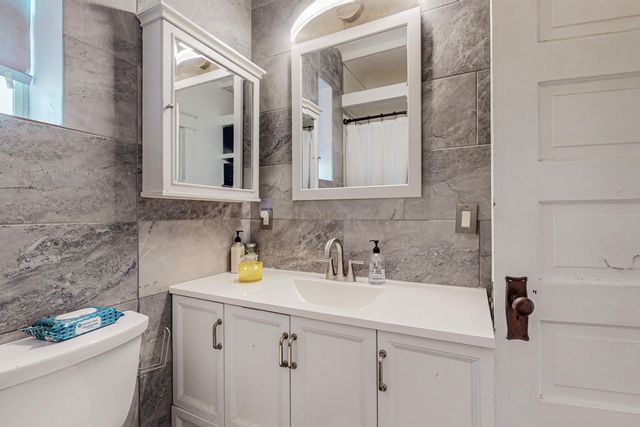 212 Sycamore Street NE, Albuquerque, NM 87106