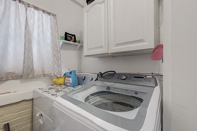 212 Sycamore Street NE, Albuquerque, NM 87106