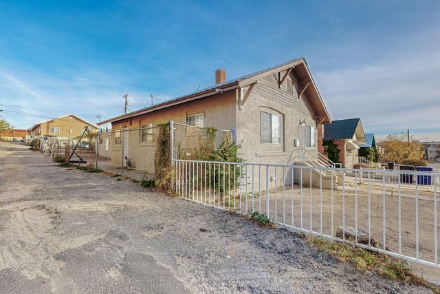 212 Sycamore Street NE, Albuquerque, NM 87106