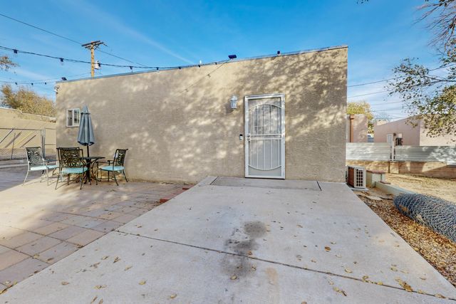 212 Sycamore Street NE, Albuquerque, NM 87106